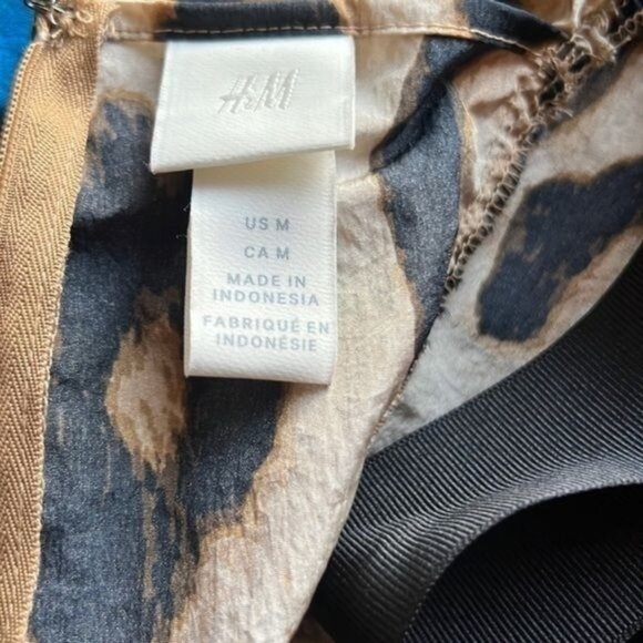 H&M Leopard Print Ruffle Long Sleeve Mini Dress With Bow Back Detail Size Medium - Picture 10 of 13